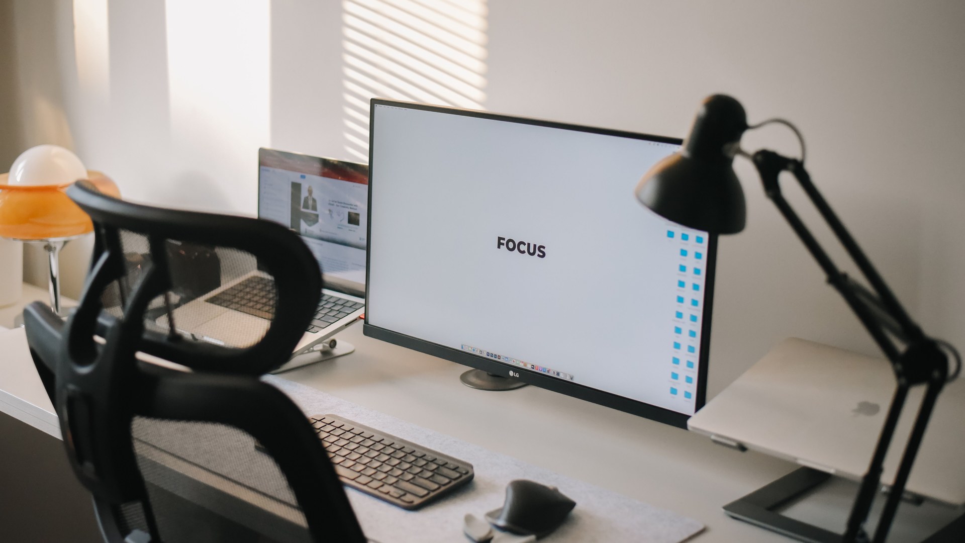 Desk & Style